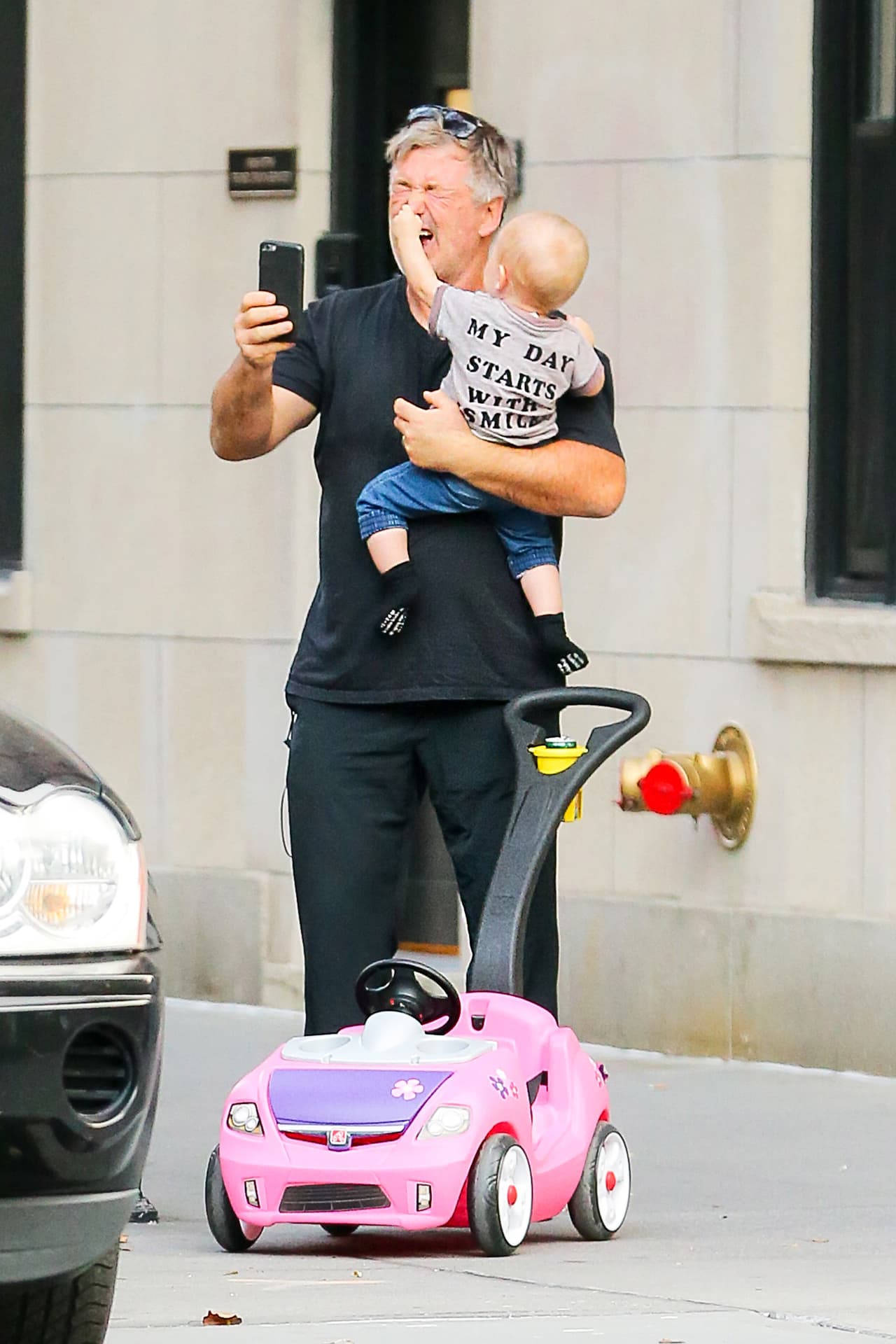 Se nota que es un niño lleno de energía.