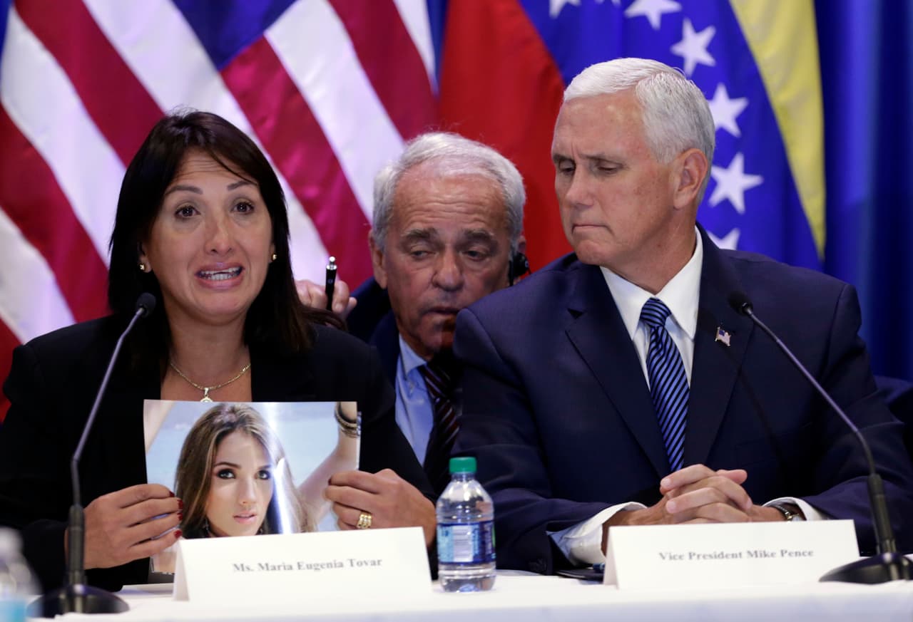 Pence le promete a venezolanos de Miami que vendrán nuevas sanciones contra Maduro pero no especifica cuándo