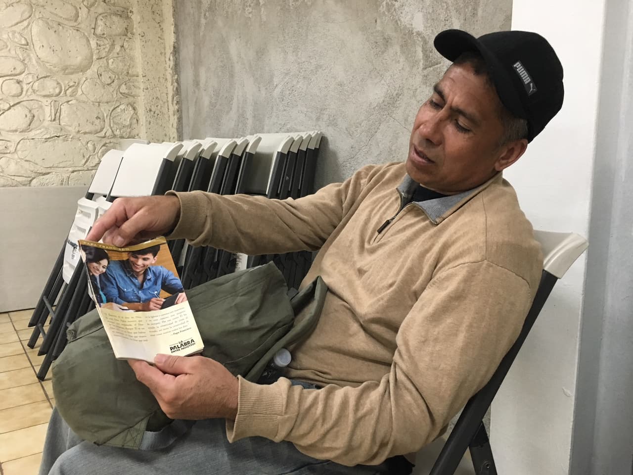 El mexicano Javier Escalera era jornalero en Los Ángeles, hasta que lo deportaron. Esperaba en este refugio para regresar a su natal Michoacán.