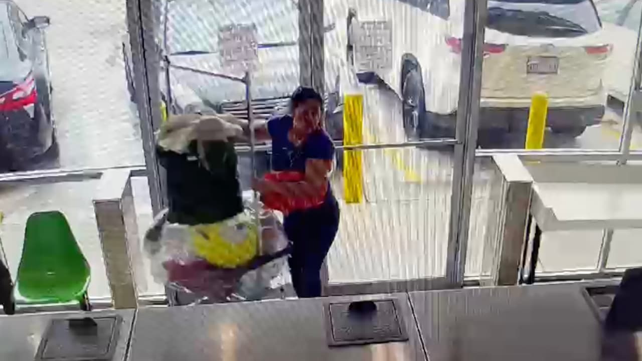 La lavandería Washlandia proporcionó las imágenes de su cámara de seguridad donde se ve cuando la mujer llega a lavar ropa y se retira en su automóvil.