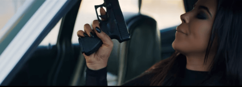 “La chica de Farruko aparece y se escapan…”- dijo Jessy Terrero (Director del video musical de Obsesionado).