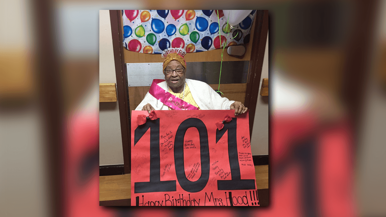 Christine Hood, una mujer nacida en Washington, Georgia, sus 101 años de vida, y a pesar de las restricciones por el coronavirus, no dudó un segundo en mostrar en las redes sociales su celebración.