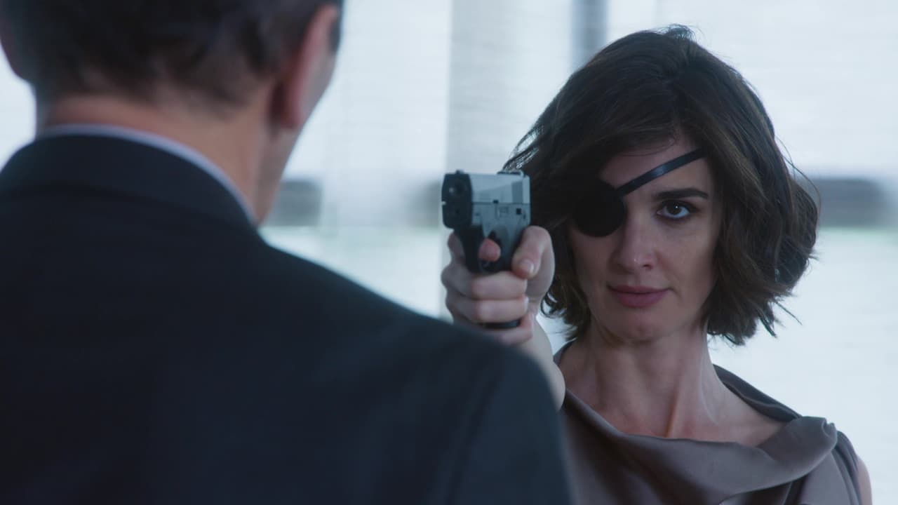 En el momento en que Catalina le hacía entrega del dinero a Diego para escapar, lo amenazó con matarlo y hacer creer a la policía que había sido en defensa propia.