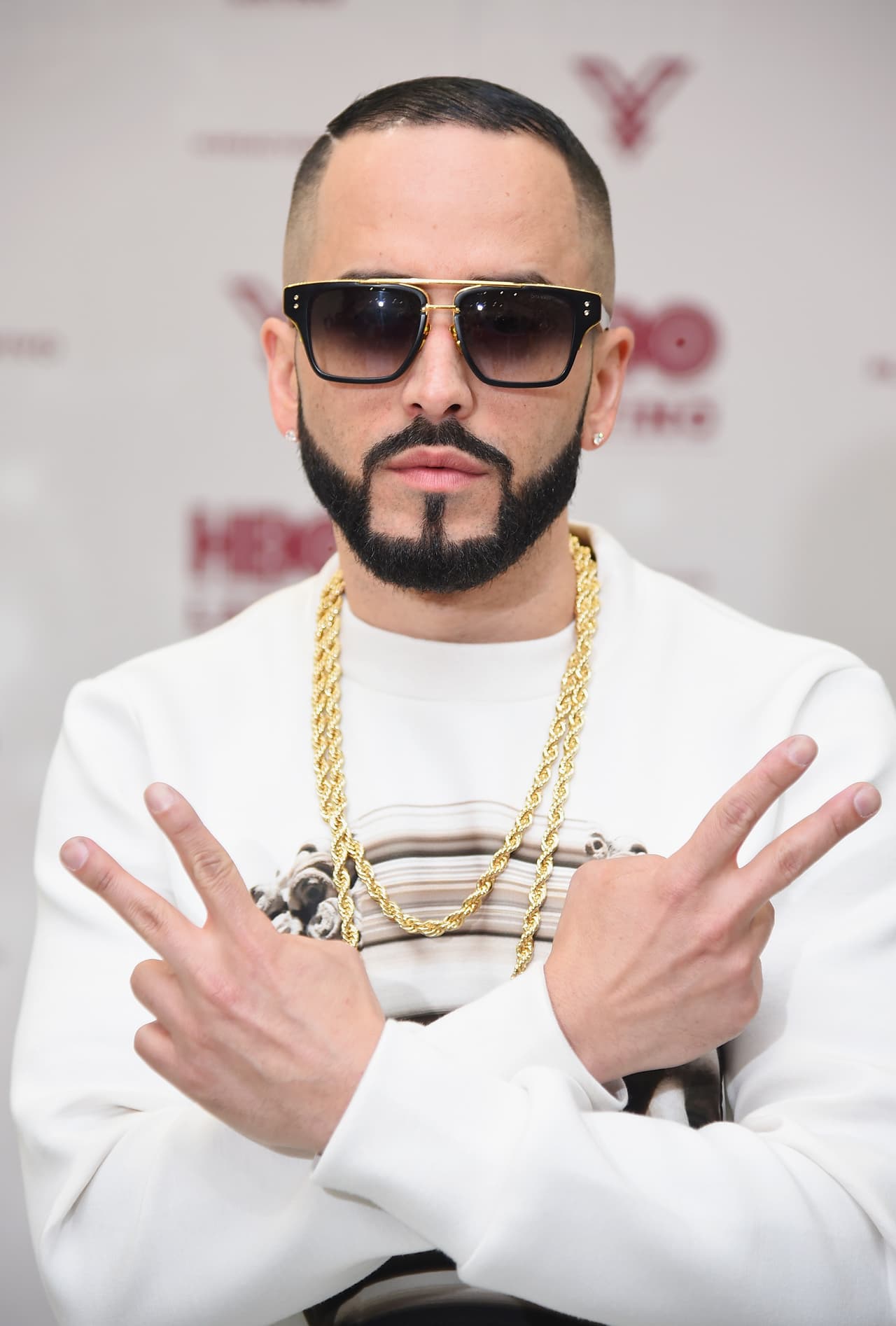 Yandel está listo para seguir arransando, y en esta edición de Premio Lo Nuestro podría lograrlo con tu apoyo.