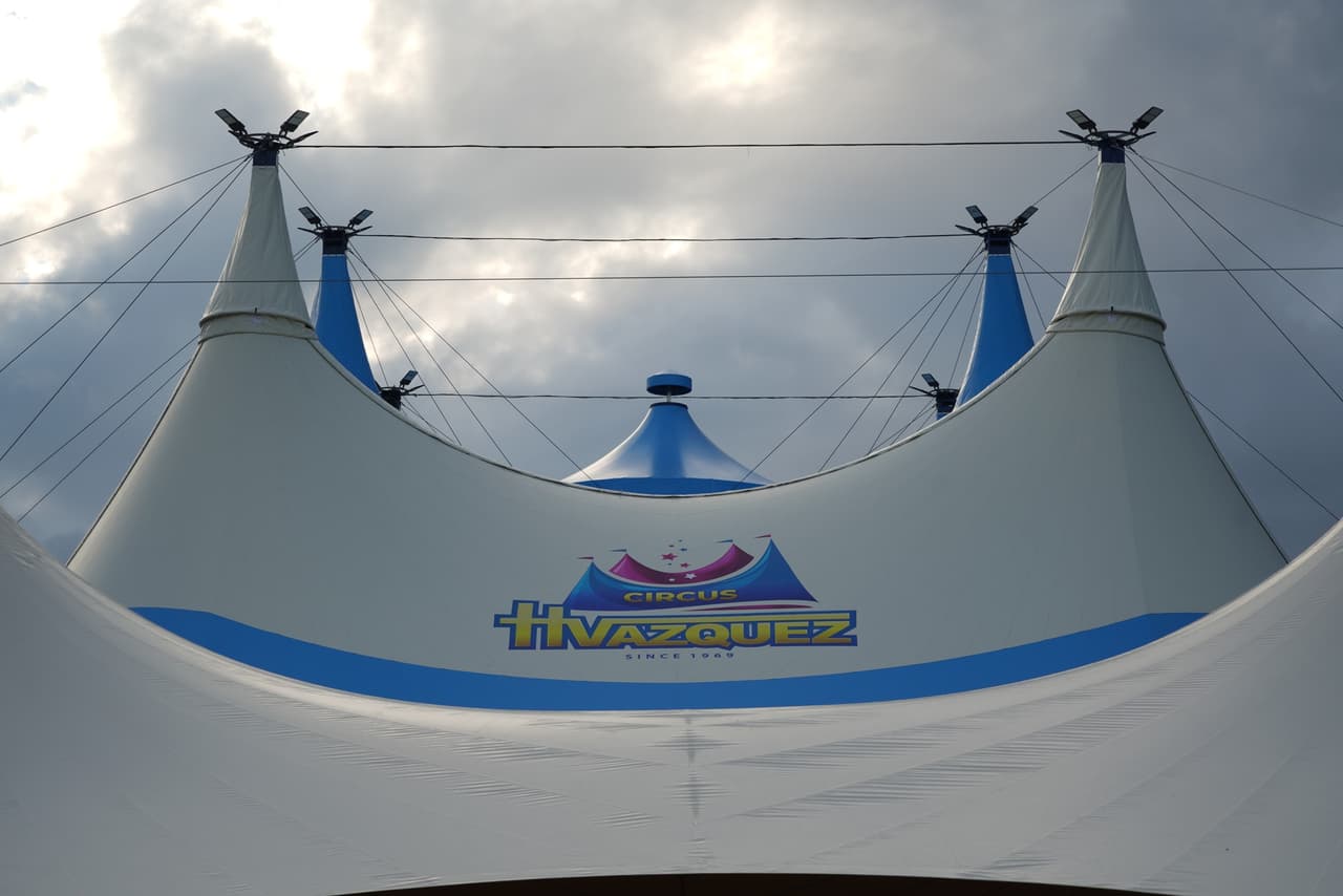 El Circo de los Hermanos Vázquez -
<b><a href="https://www.circusvazquez.com/about">que fue fundado en la Ciudad de México en 1969</a></b>- ofrecerá funciones desde el 30 de junio al 16 de julio.