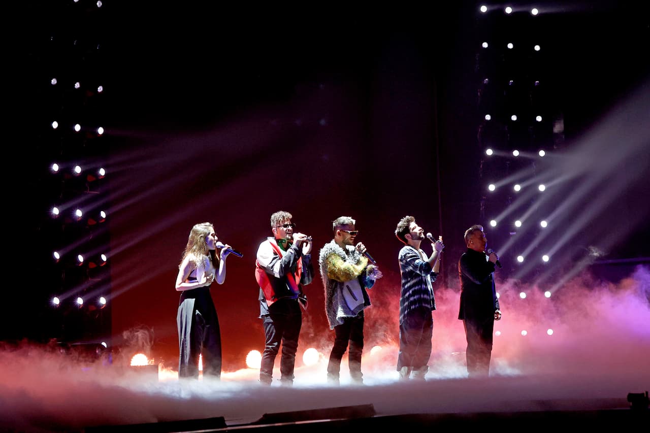 Mau & Ricky, Eva Luna, Camilo y Ricardo Montaner compusieron esta canción durante la pandemia, para apoyar a sus fans en estos tiempos difíciles.