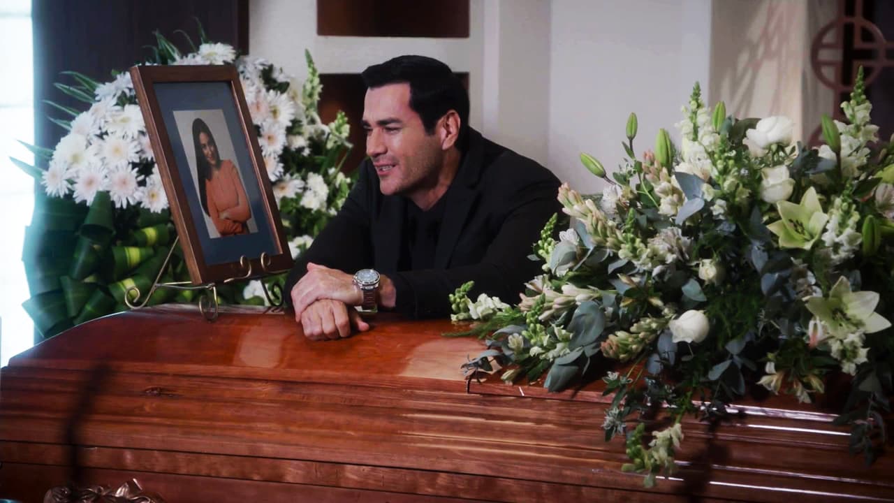 Ricardo llegó ante el féretro de Alejandra para romper en llanto y jurarle que vengaría su muerte. Por su parte, Carlos entró en una profunda desesperación y no pudo alejar el sentimiento de culpabilidad al saber que sus negocios con 'El Ciego' causaron el ataque que le costó la vida a su exprometida.