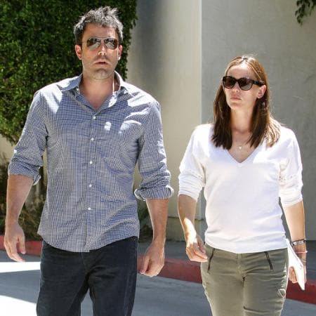 En la ceremonia solamente estuvieron presentes los novios, el pastor, Víctor Garber, quien entregó a Jennifer Garner, así como un fotógrafo. Este fue el primer matrimonio para Affleck y el segundo para Garner, quien anteriormente estuvo casada con Scott Foley.