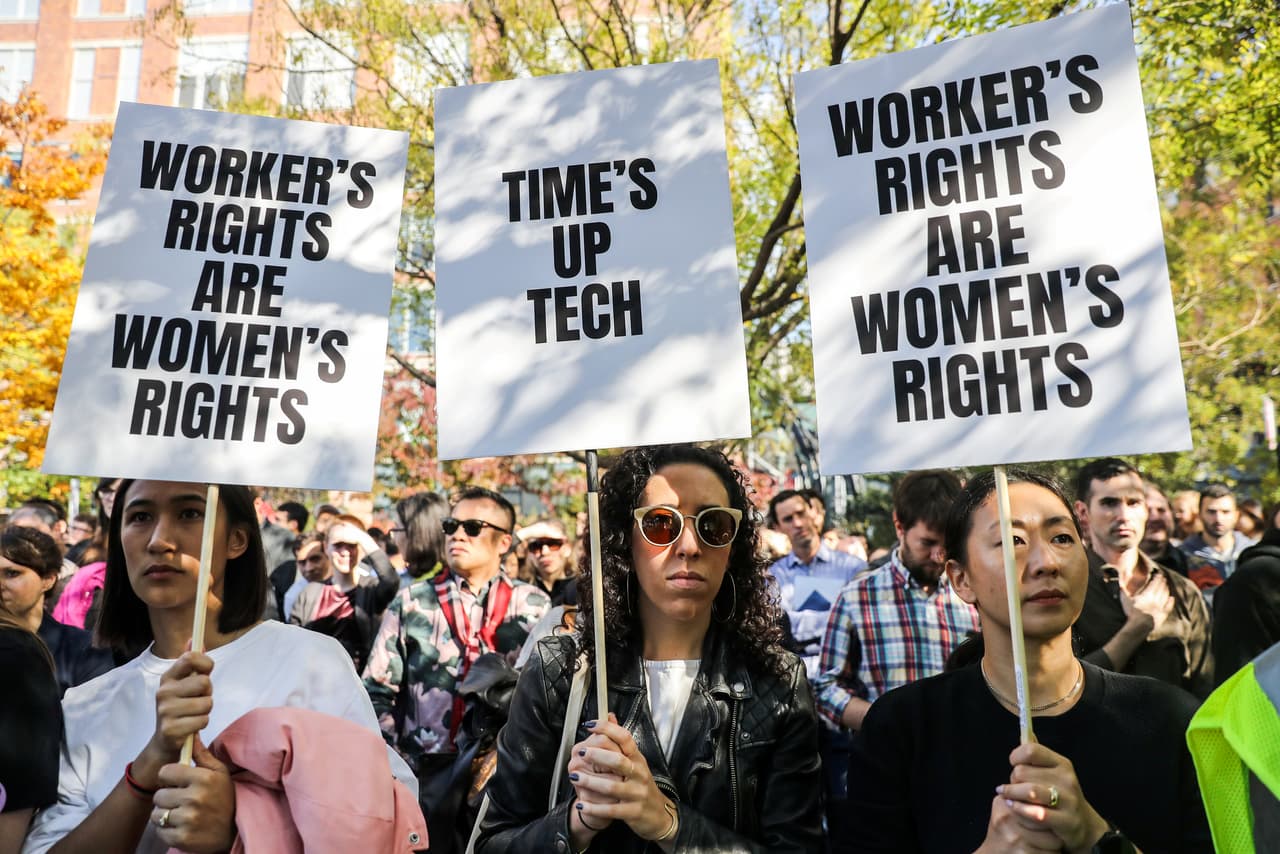 Workers hold signs outside 14th Street Park across the Google offices after walking out as part of a global protest over workplace issues in New York, U.S., November 1, 2018. REUTERS/Jeenah Moon TPX IMAGES OF THE DAY