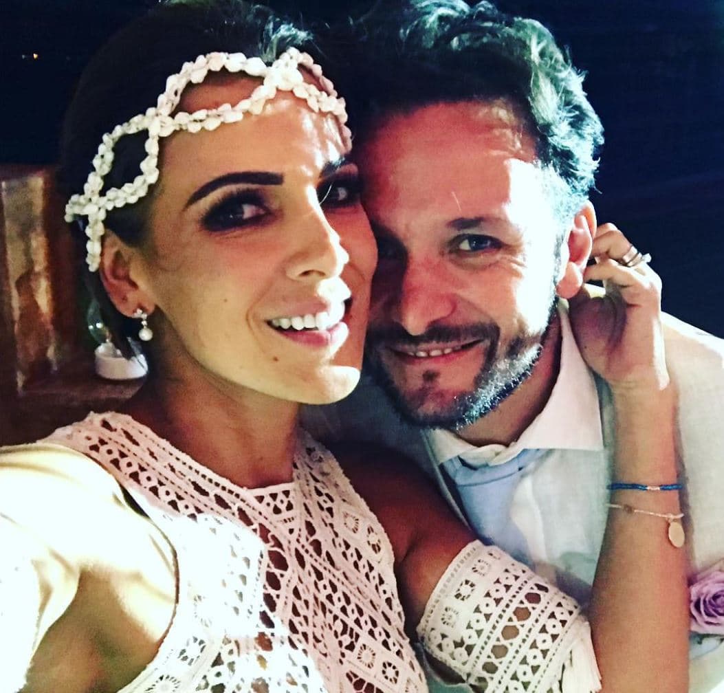 La pareja compartió esta selfie en sus redes sociales bajo el mensaje: “
<b>A tu lado toda experiencia es única</b>, un paso más en nuestras vidas, una nueva etapa, una nueva página, un nuevo comienzo”.