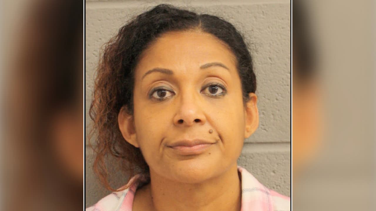 Jennifer Isaacs Thomas, de 46 años, fue arrestada por conducir en estado de ebriedad.