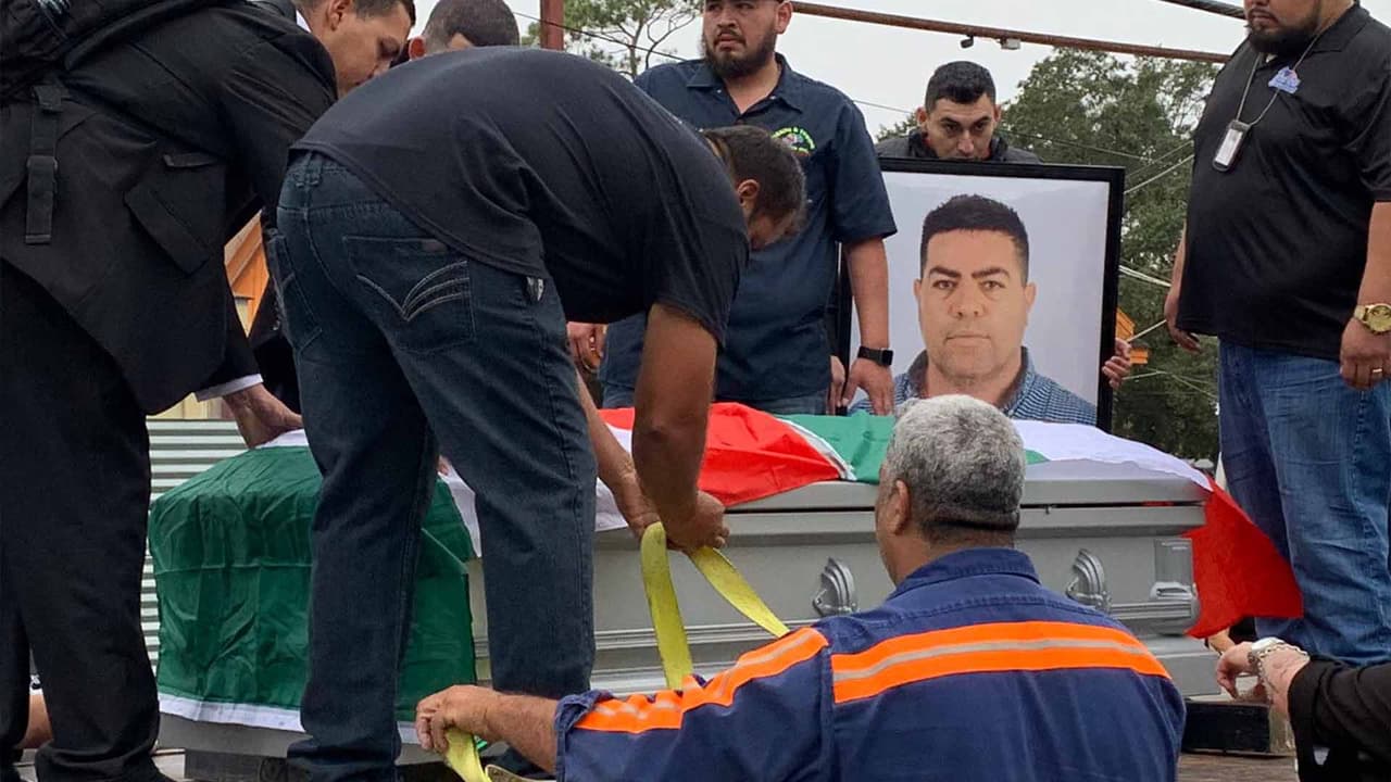 Martínez, de 48 años, murió después de recibir varios balazos.