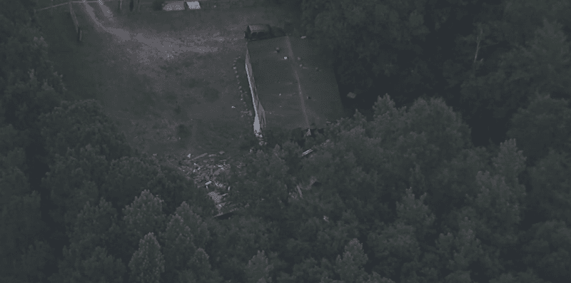 Reducida a escombros, quedó la casa donde se estrelló un avión en Carolina del Norte