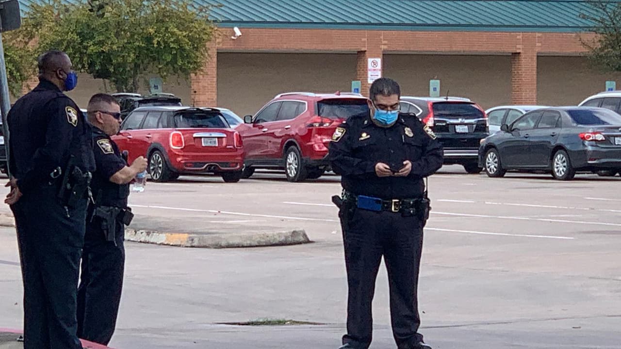 La escuela primaria Collins está ubicada en el 9829 de Town Park Drive.