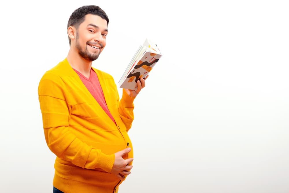 Curiosamente, todas las interpretaciones sobre sueños de embarazo no sólo aplican a mujeres, sino también a hombres, por lo que si eres un varón que ha soñado que está esperando un bebé, su interpretación podría tener el mismo significado que si fueran mujeres.