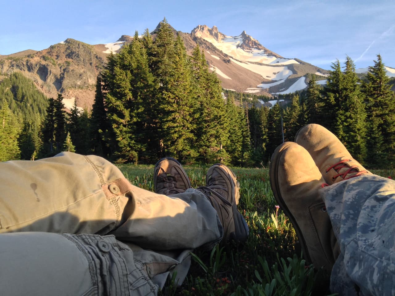<b>Bend, Oregon</b> 
<br>Fue catalogada como la 43 ciudad más segura de Estados Unidos. A menudo es reconocida por sus numerosas cervecerías artesanales y excelentes lugares recreativos como el Mt. Bachelor.
<br>
<br>Bend tiene la mayor cantidad promedio de días soleados en el estado. Los días despejados promedian 158 días por año con 105 días adicionales que son mayormente soleados.
<br>
<br>
<br>
<b>Población: </b>93,786. 
<br>
<b>Ingreso promedio: </b>$60,563. 
<br>
<b>Promedio de seguridad:</b> 89.50.