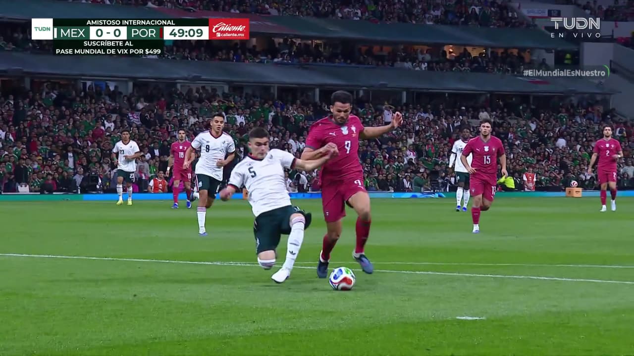 ¡La barrida salvadora de Johan Vázquez que salva a México del primero de Portugal!