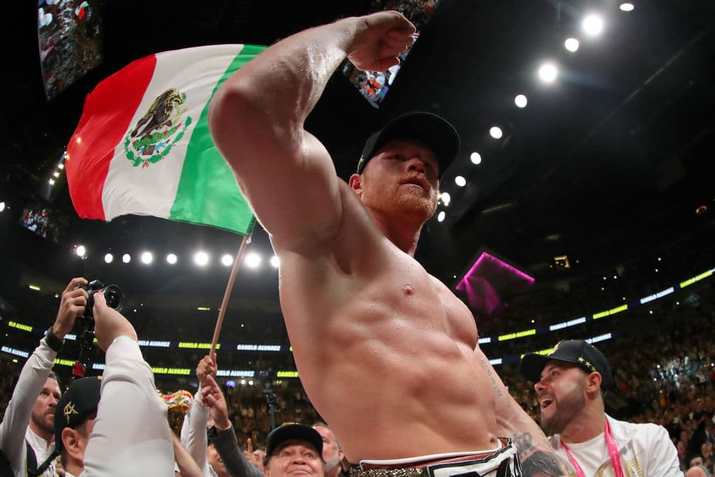 Duro cruce entre Canelo y Jake Paul tras la pelea de Mayweather y Logan