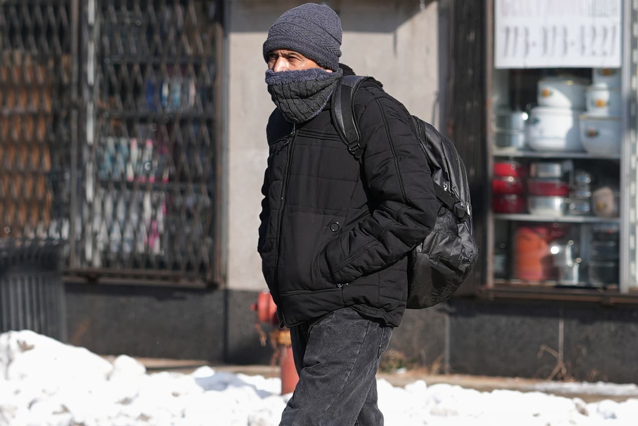 Para quienes planean asistir al partido de los 
<b>Chicago Bears en Soldier Field</b> la tarde del domingo, se recomienda tomar precauciones adicionales. Las condiciones climáticas podrían convertirlo en 
<b>uno de los partidos más fríos en la historia del estadio</b>, por lo que se aconseja vestirse adecuadamente y protegerse del viento.