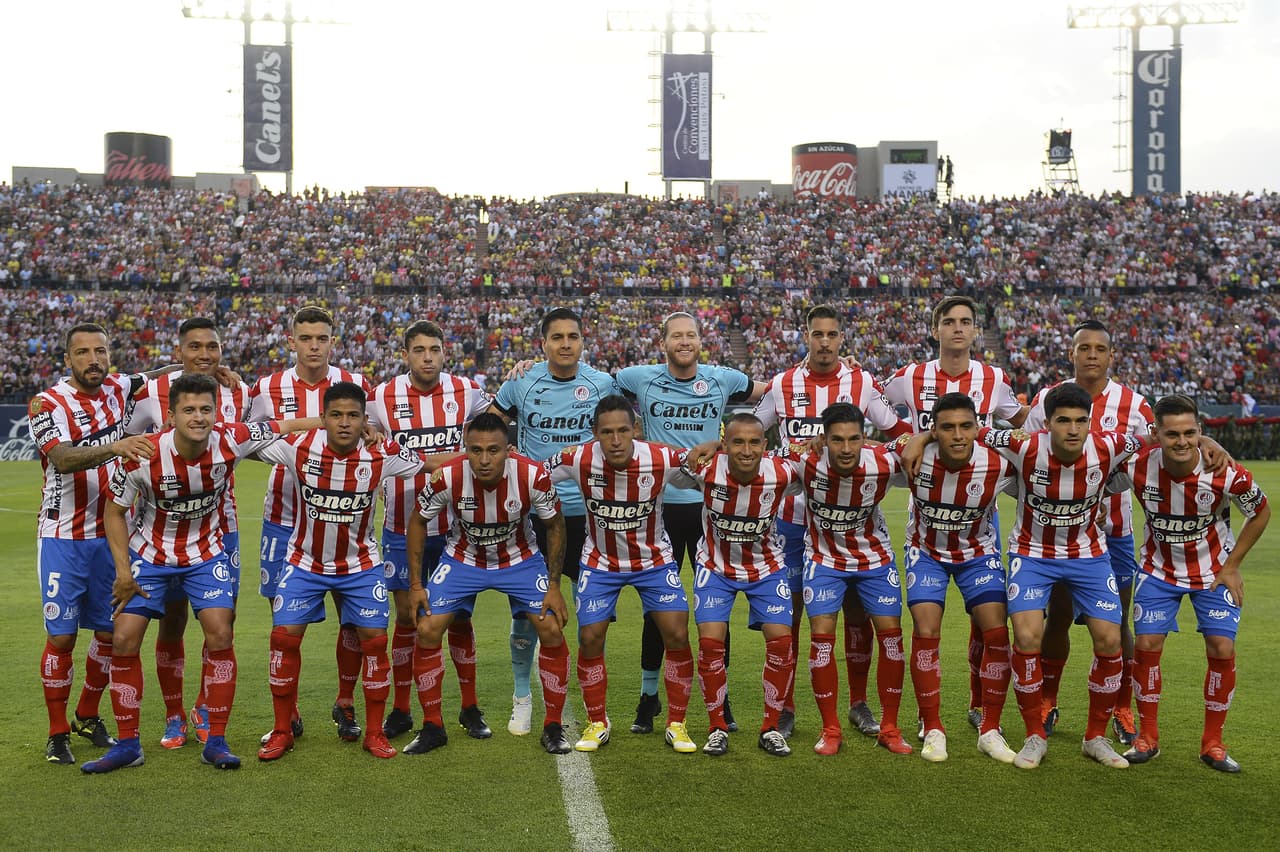 Todos los jugadores del Atlético San Luis posaron para la foto antes de comenzar la Final.