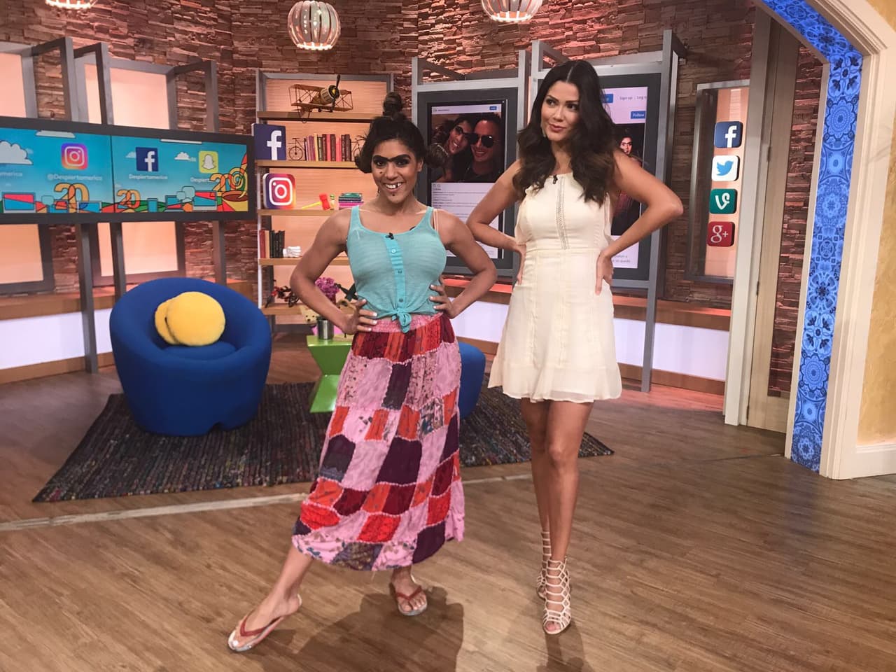 Llegó la hora de su gran exclusiva, no cabe duda de que Mela es toda una reina de las cámaras.