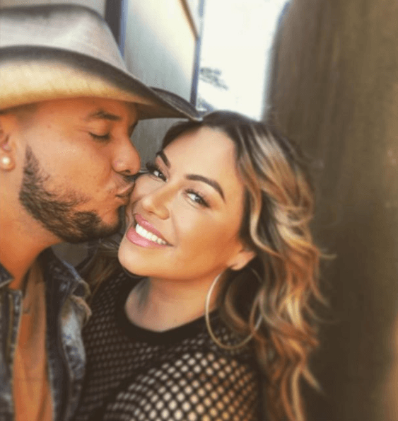 Ya desde entonces él hablaba de establecer cláusulas de privacidad para evitar ventilar su intimidad en espacios como libros u otras plataformas. 
<br>