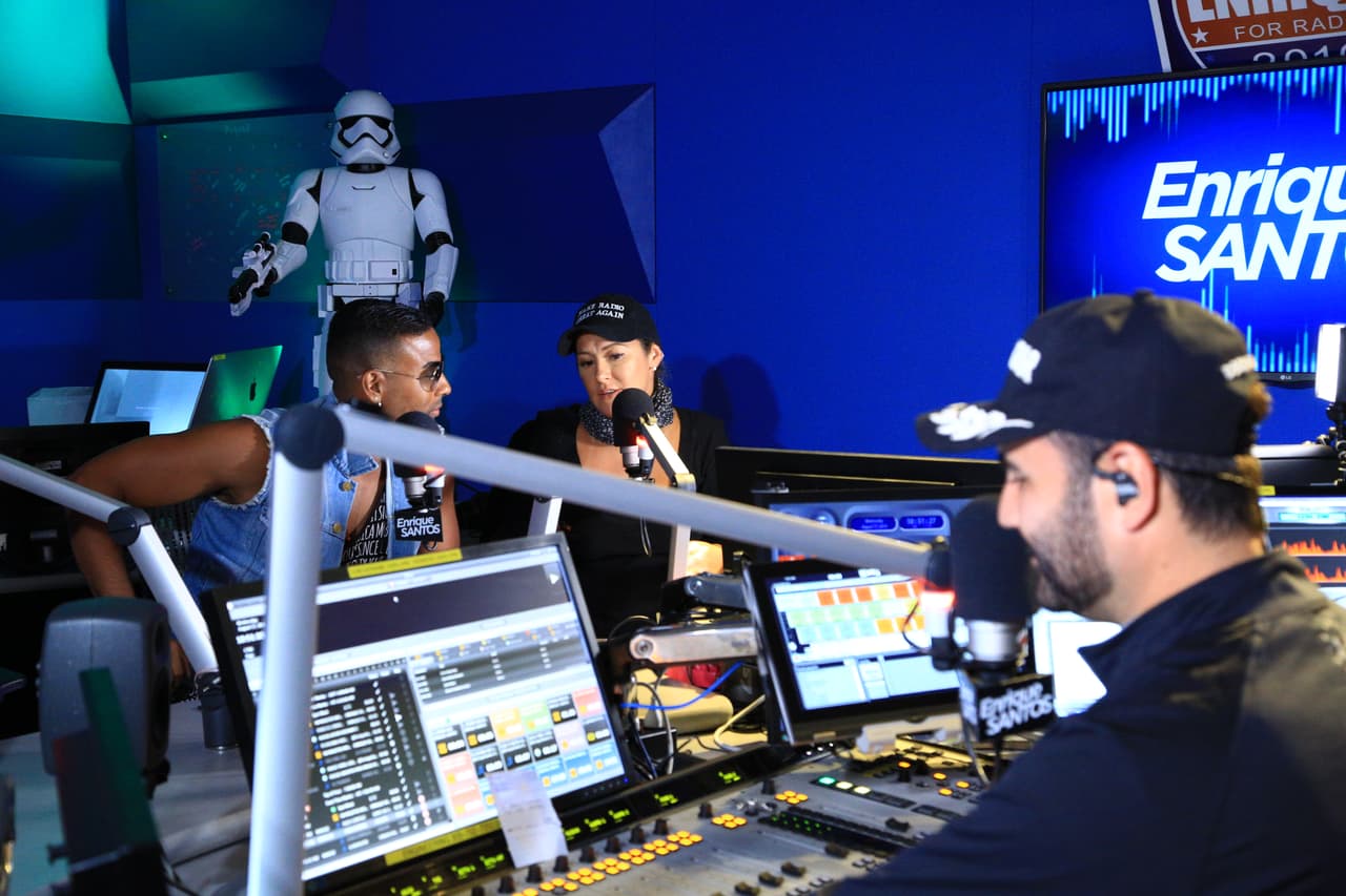 Después de 7 años ausentes de los escenerios, Los Orishas regresan a presentarse en Miami, pero primero no podía faltar una visita al Enrique Santos Show.