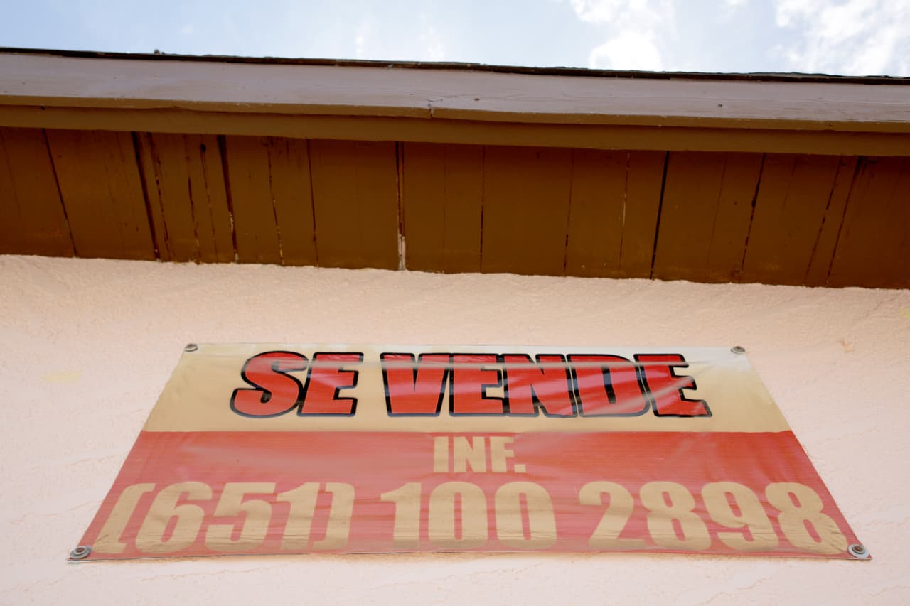 En la actualidad, Sonoyta tiene alrededor de 12,000 habitantes. Muchos de sus vecinos decidieron abandonar sus casas o ponerlas a la venta tras un repunte de la violencia relacionada con el narcotráfico en 2015.