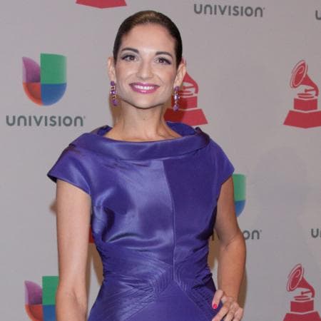 Natalia Jiménez cobra 430 dólares, pero para los que les parece muy costoso, pueden chatear con ella por $2.99.