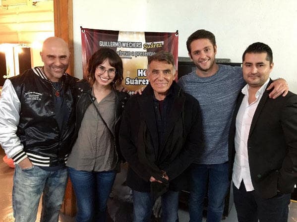 "Pues bien,
<b> </b>estamos bastante contentos, estamos, pues comenzando y nos tocó filmar una película juntos. Pues contento,
<b> </b>disfrutando de Los Cabos y tranquilo, y estamos disfrutando del proceso", dijo 
<b><a href="http://www.univision.com/temas/christopher-uckermann">Uckermann</a></b> a la cámara de 'Ventaneando' cuando se le cuestionó por su relación con la actriz.