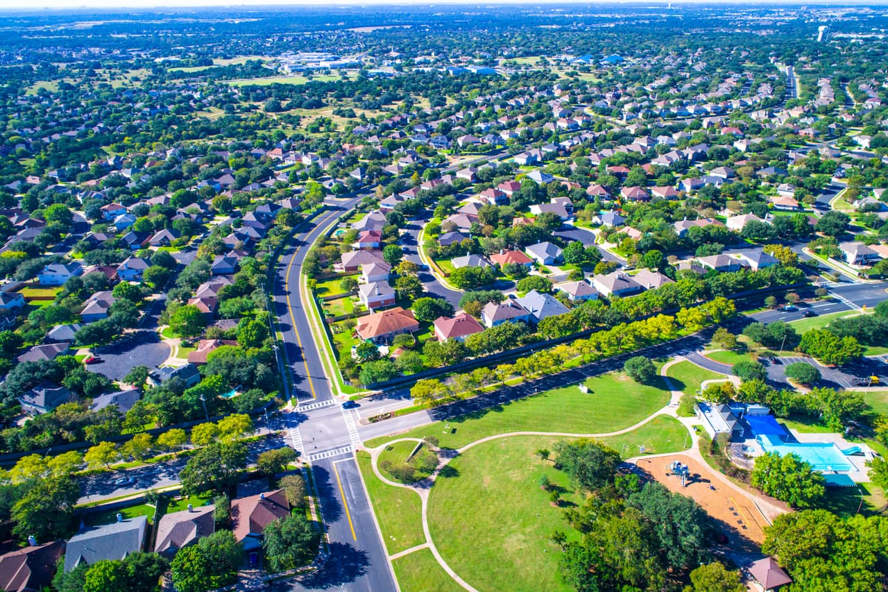 <b>Puesto 13: Round Rock, Texas 33.3% más habitantes (133,372 en 2019)</b>. De las 19,502 ciudades y pueblos en el país, alrededor del 76% tenía menos de 5,000 habitantes el 1 de julio de 2019.
