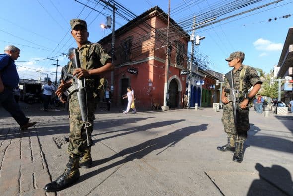 Los patrullajes entre policías y militares se realizarán en las ciudades de Tegucigalpa, San Pedro Sula, El Progreso y La Ceiba, y se llevarán a cabo por tiempo indefinido, informó este martes el ministro de Defensa, Marlon Pascua.