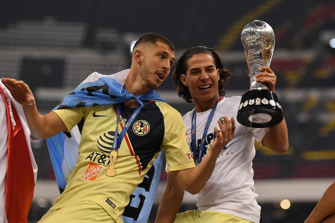 Guido Rodríguez (izquierda) es el mejor jugador del Apertura 2018 de la Liga MX y espera seguir con su alto rendimiento en el Clausura 2019.