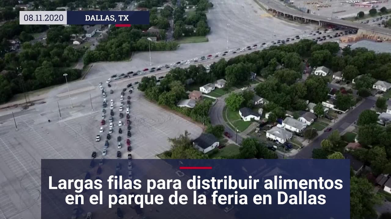 Durante la repartición de alimentos realizada por el Banco de Alimentos del Norte de Texas, se pudieron observar largas filas de vehículos llegando al parque de la feria, este jueves por la mañana. Este es el cuarto evento de distribución de despensas celebrado en Fair Park desde que estalló la pandemia del coronavirus en DFW.