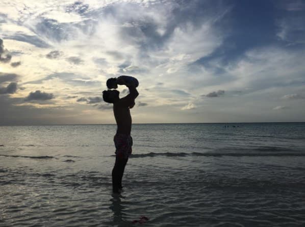 "Una vida a lado de ellos. Nada más que pedir y mucho que agradecer" es el mensaje que acompaña la foto con la que también celebró su tercer aniversario de boda.