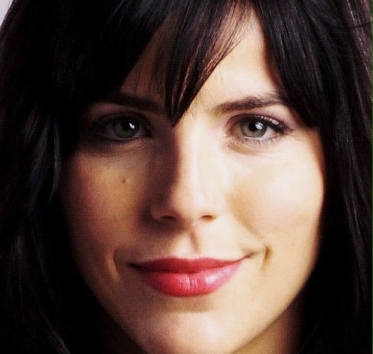 María Fernánda nació en Medellín, Colombia en el año 1980, desde pequeña supo que la actuación sería su futuro.