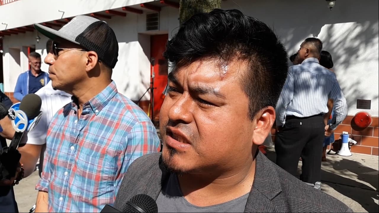 Los hechos ocurrieron el pasado 12 de septiembre en un popular restaurante de Jackson Heights, Queens, ubicado en el 8101 de Roosevelt Boulevard, donde las víctimas Alberto Cruz (a la derecha) y Daniel Domínguez (a la izquierda) se detuvieron a comer después de salir de un negocio cercano.