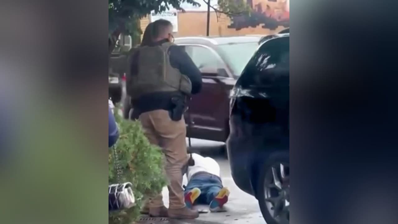 Más de 500 ciudadanos de EEUU habrían sido detenidos por agentes migratorios, incluyendo menores que fueron esposados