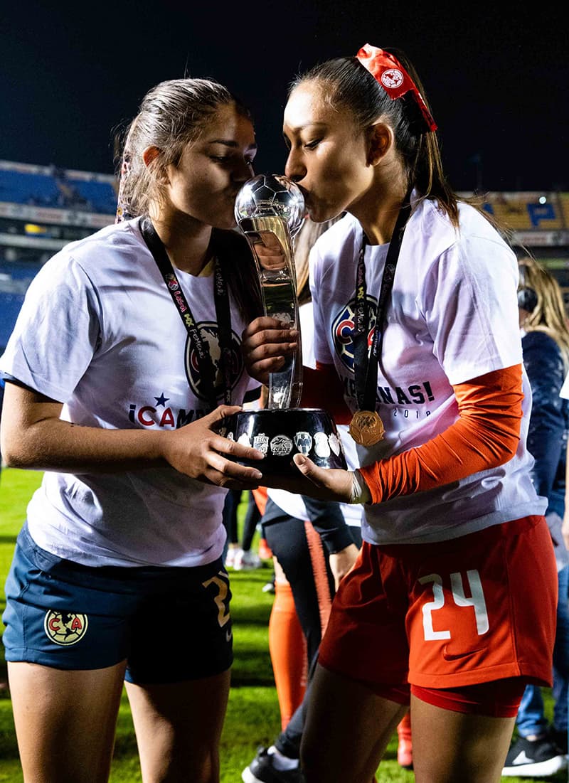 La celebración del América continuó en Monterrey al conquistar su primera Liga MX Femenil.