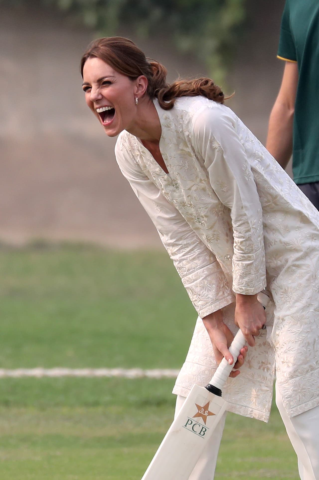 Pese a sus fallas, Kate Middleton 
<b><a href="https://www.univision.com/famosos/no-todos-quieren-estar-cerca-de-kate-middleton-mira-la-reaccion-de-este-nino-cuando-la-duquesa-intento-saludarlo-video" target="_blank">tomó con mucho humor</a></b> su desempeño en el campo.