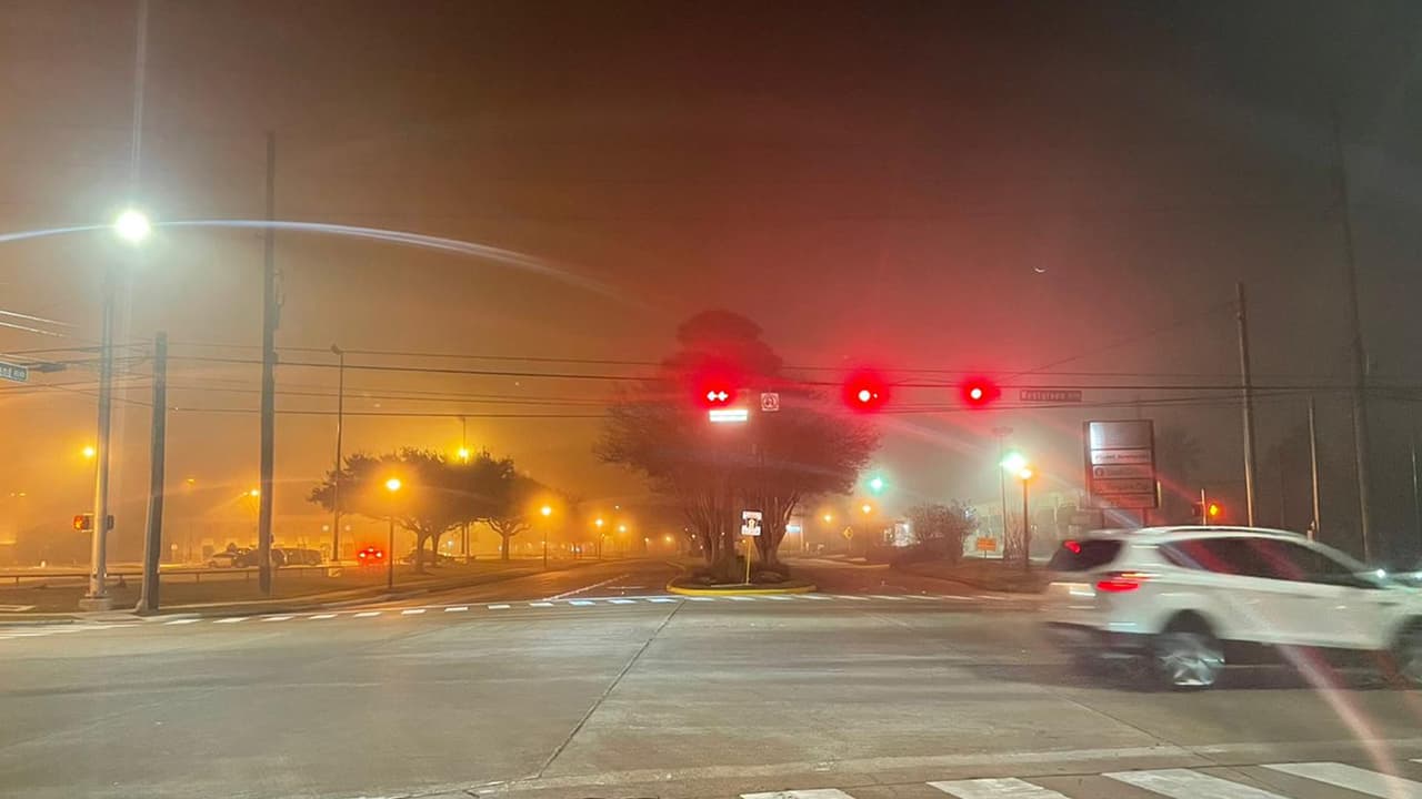 La recomendación ante niebla densa es conducir con precaución sala con anticipación y extreme cuidado sobre todo en áreas escolares.