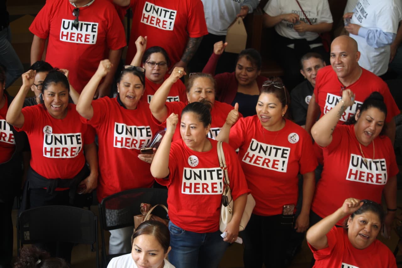 Recamareras de hoteles en Sacramento obtendrán “botones de pánico” para denunciar hostigamiento sexual