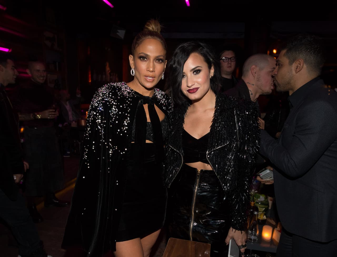 Su amiga Demi Lovato también se la pasó de fiesta con esta tremenda Party Girl.