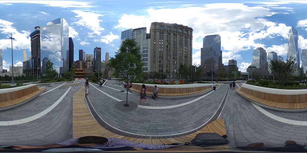 Liberty Park ofrece más que un respiro en la agitada Zona Cero de NYC
