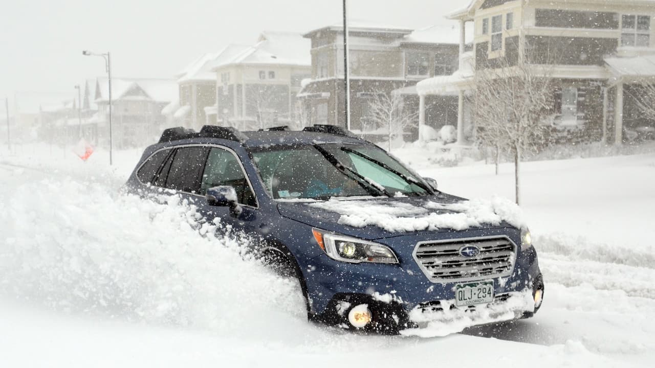 <h3 class="cms-H3-H3">12. Subaru</h3>
<br>
<b>Costo promedio por 10 años de mantenimiento: 8,200 dólares</b>
<br>Esta peculiar marca japonesa es conocida por sus vehículos capaces y de gran confiabilidad y durabilidad. El hecho de estar en el renglón bajo del listado es una buena noticia para el público consumidor.