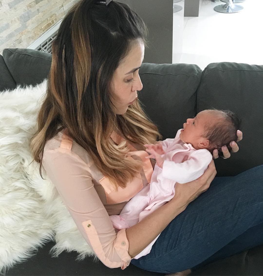 En febrero de 2019, nuestra querida Carito se convirtió en madre, y esa pequeña personita en sus brazos llegó a revolucionar su vida y a llenar su mundo de colores.