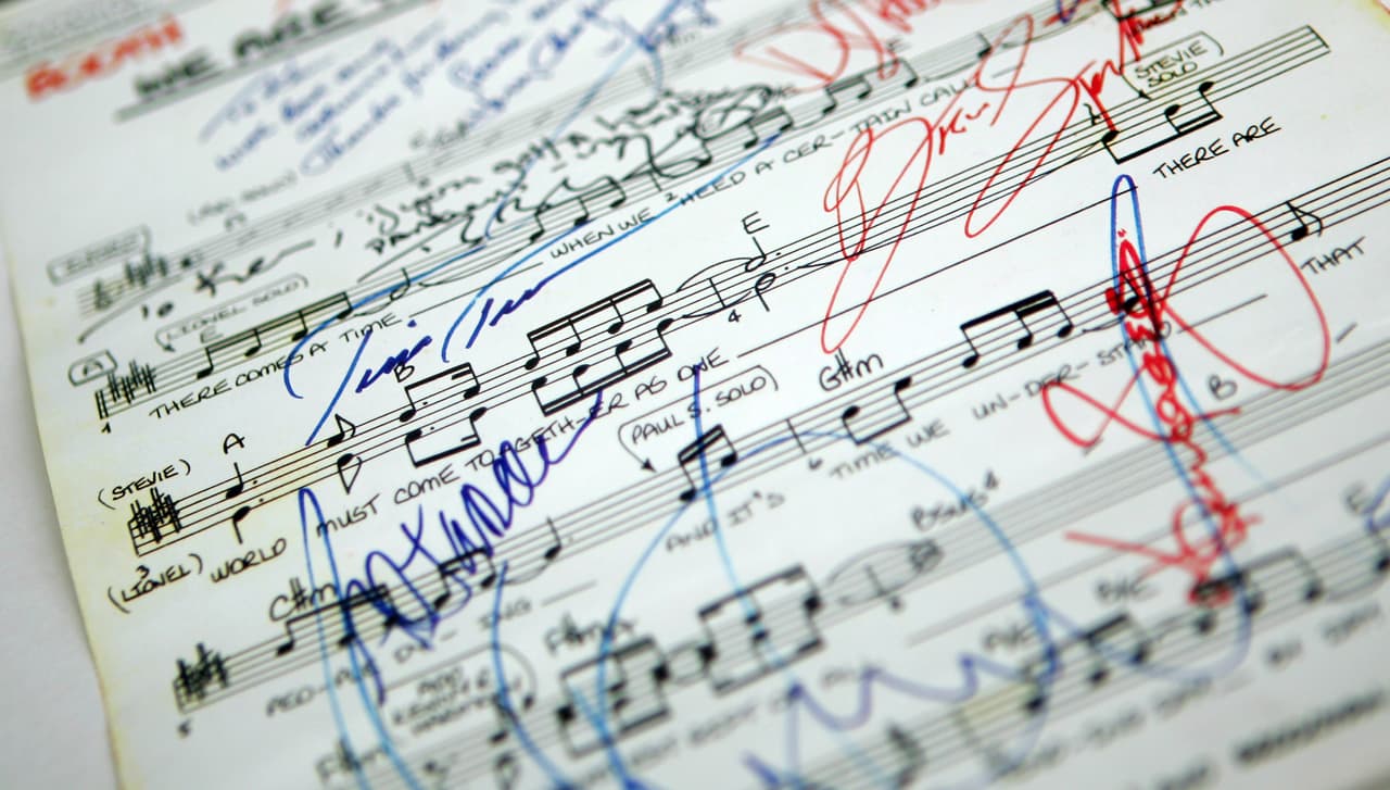 'We Are The World' se grabó el 28 de enero de 1985 y formó parte de una causa llamada USA For Africa, y lo recaudado por las ventas de la canción fue donado a una campaña humanitaria para acabar con la hambruna en Etiopia.