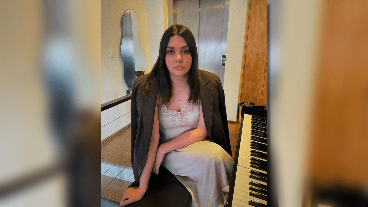 <h2 class="cms-H2-H2">Yuridia</h2>
<br>
<br>"Claro que te extraño, pero en un tiempo te puedo olvidar, es cuestión que digas que se acabó y no quieres continuar"