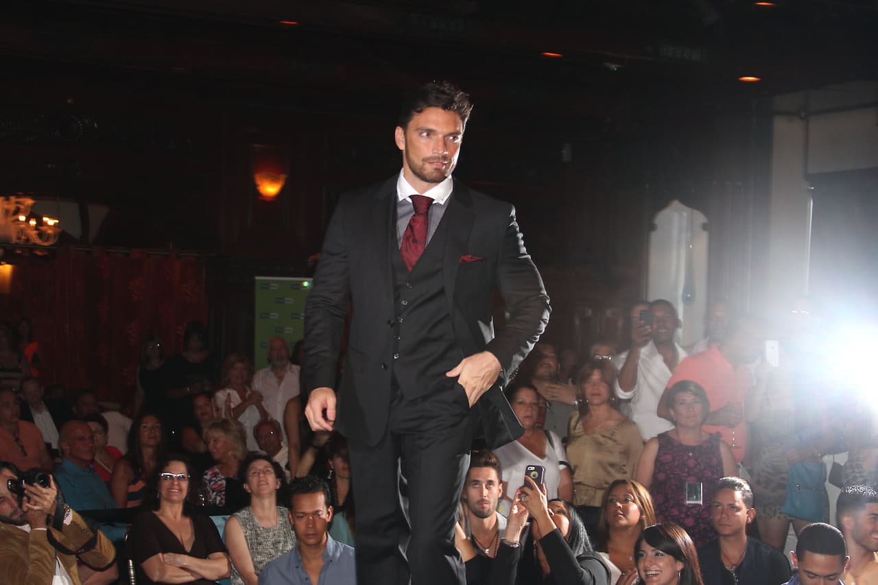 Sin lugar a duda Julián Gil será uno de los favoritos del público. Esta nueva edición del show 'Sólo para Mujeres' tendrá la participación de 12 famosos.