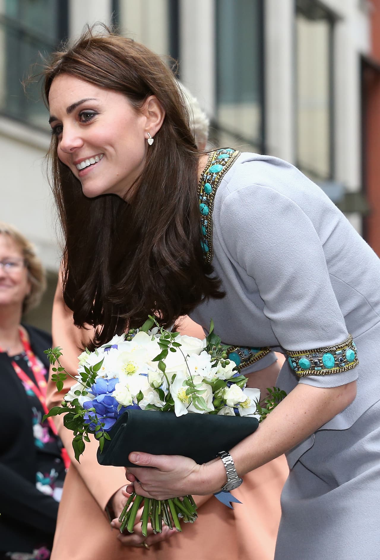 Recibió un bello arreglo de flores.
